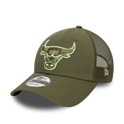 This is a Chicago Bulls NBA Green 9FORTY Trucker Cap 1