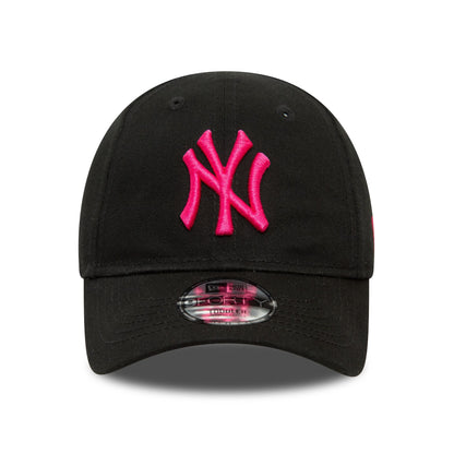 This is a New York Yankees Toddler League Essential Black 9FORTY Adjustable Cap 2