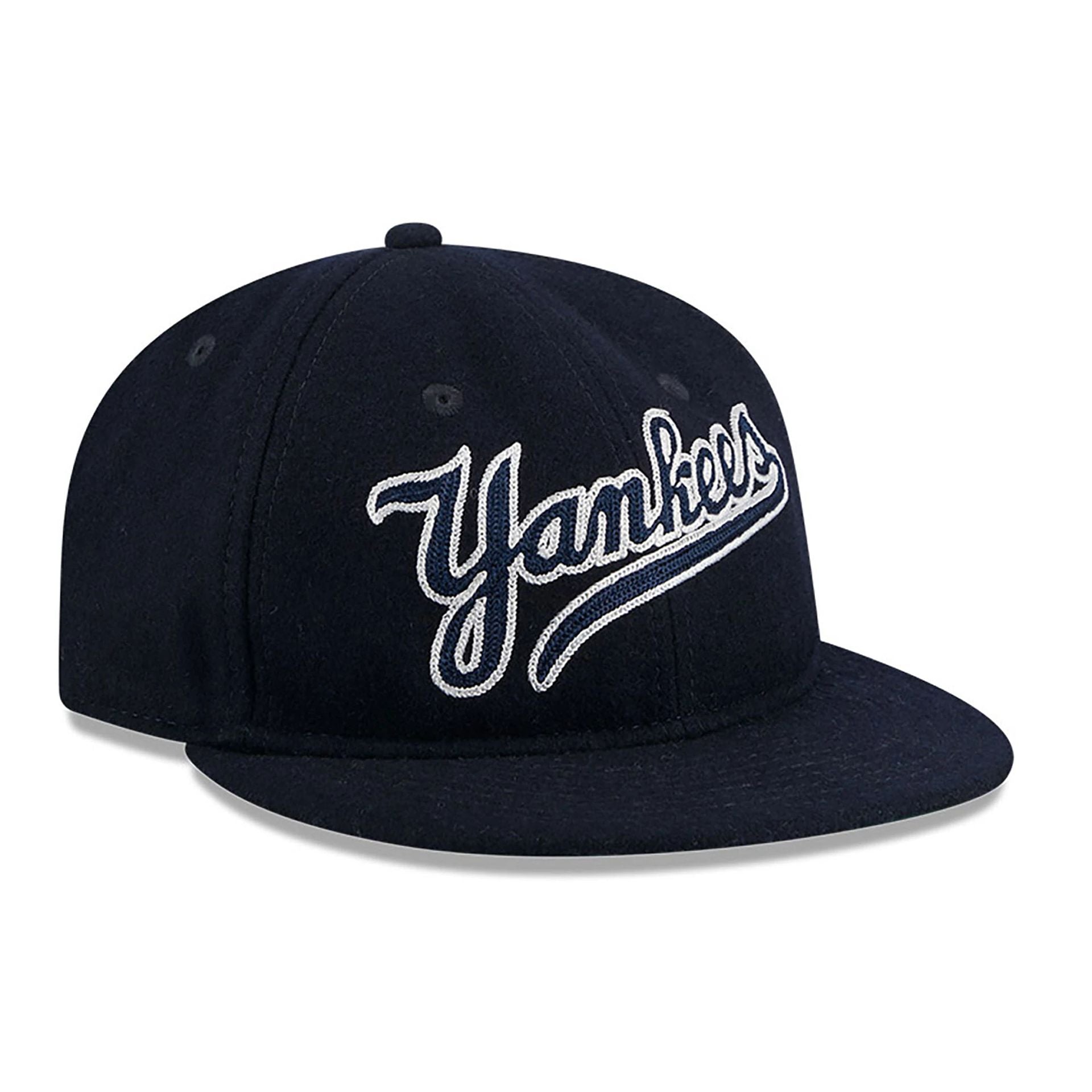 This is a New York Yankees Melton Wool Navy Retro Crown 9FIFTY Strapback Cap 3