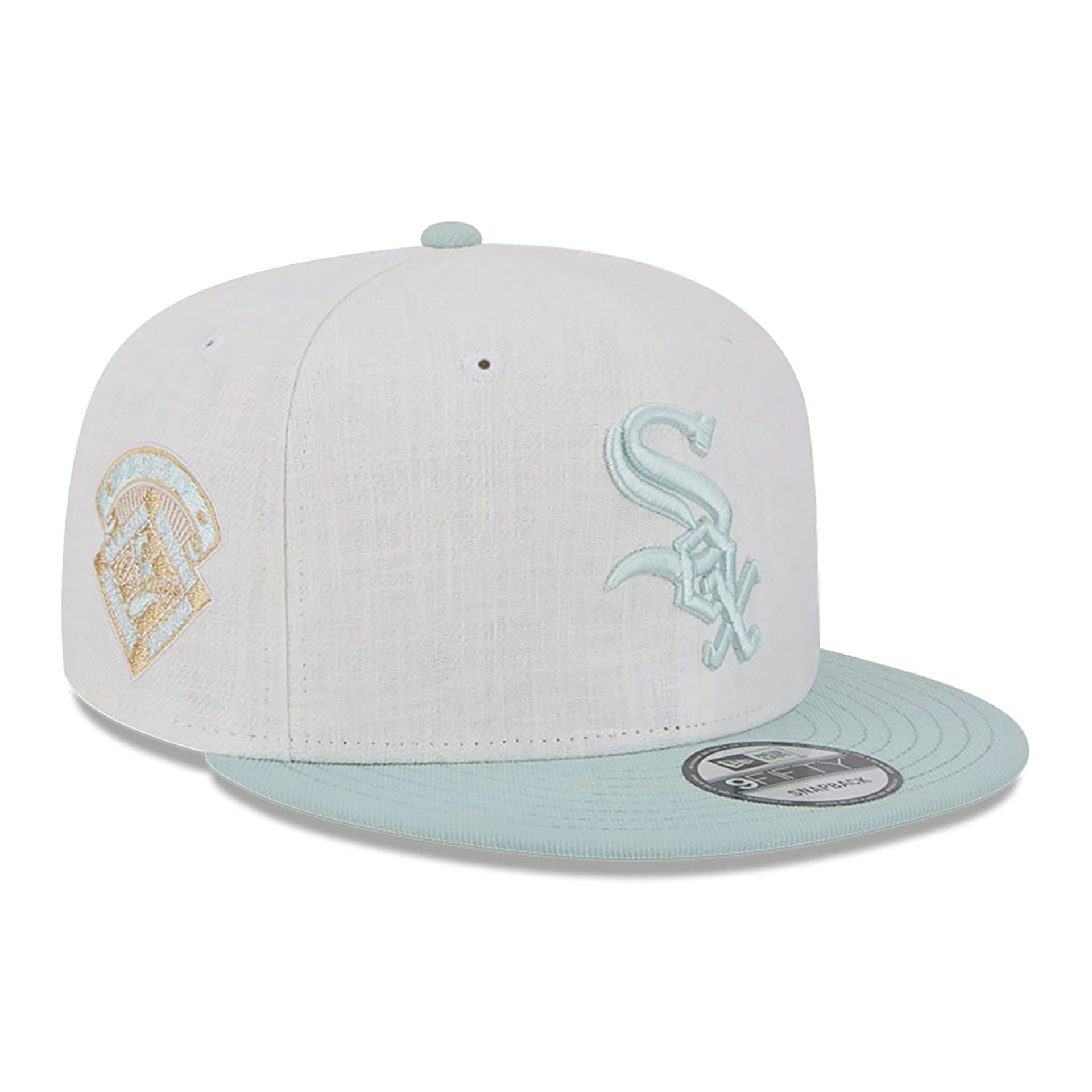 This is a Chicago White Sox Minty Breeze White 9FIFTY Snapback Cap 1