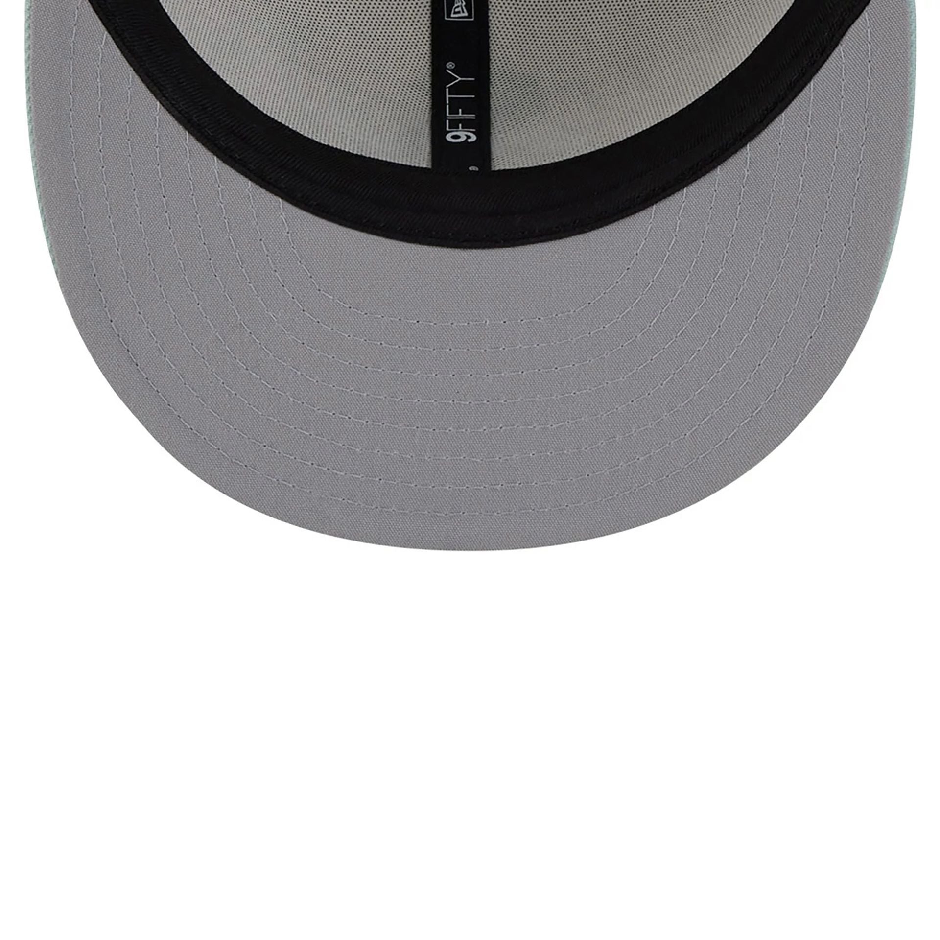 This is a Chicago White Sox Minty Breeze White 9FIFTY Snapback Cap 2