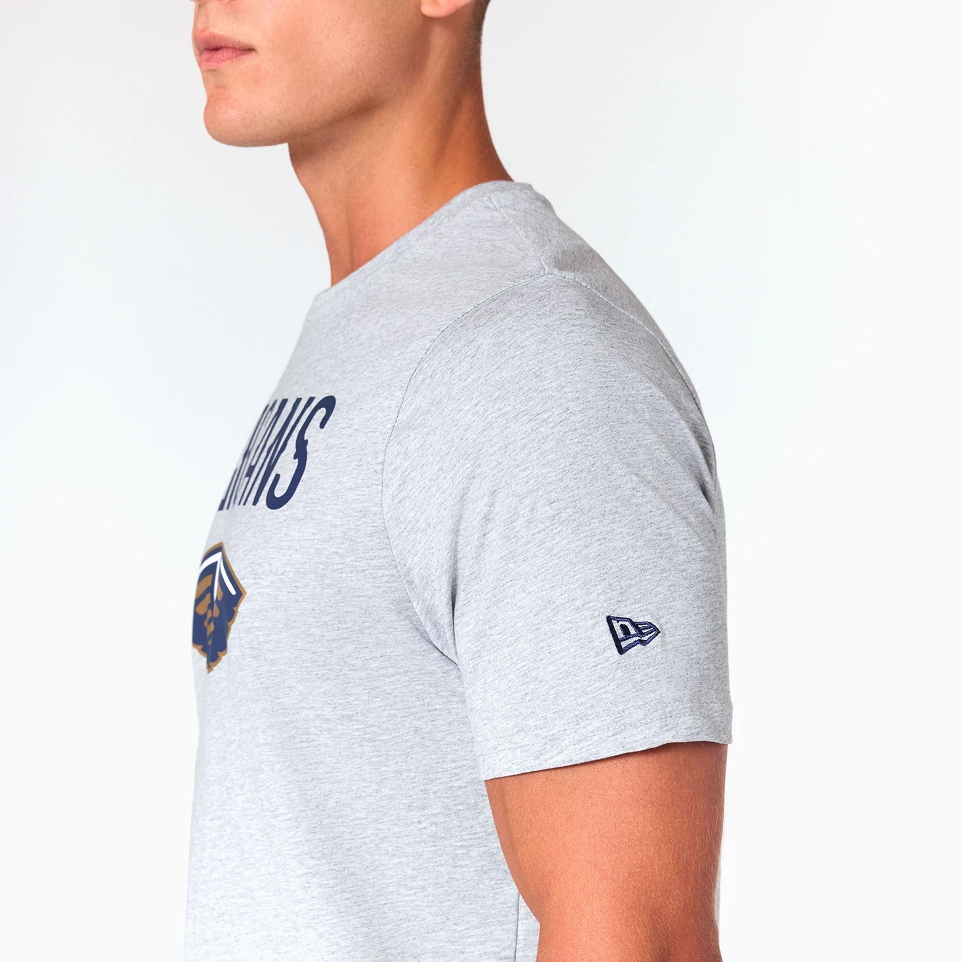 The Male model is wearing New Orleans Pelicans NBA Grey T-Shirt 4