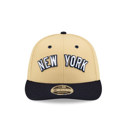 This is a New York Yankees Felt X MLB Light Beige Low Profile 9FIFTY Snapback Cap 2