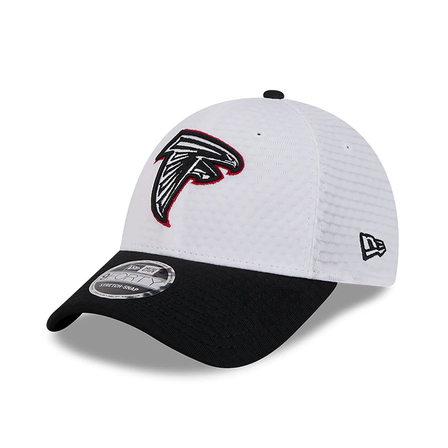 This is a Atlanta Falcons NFL Training 2024 White 9FORTY Stretch Snap Cap 1