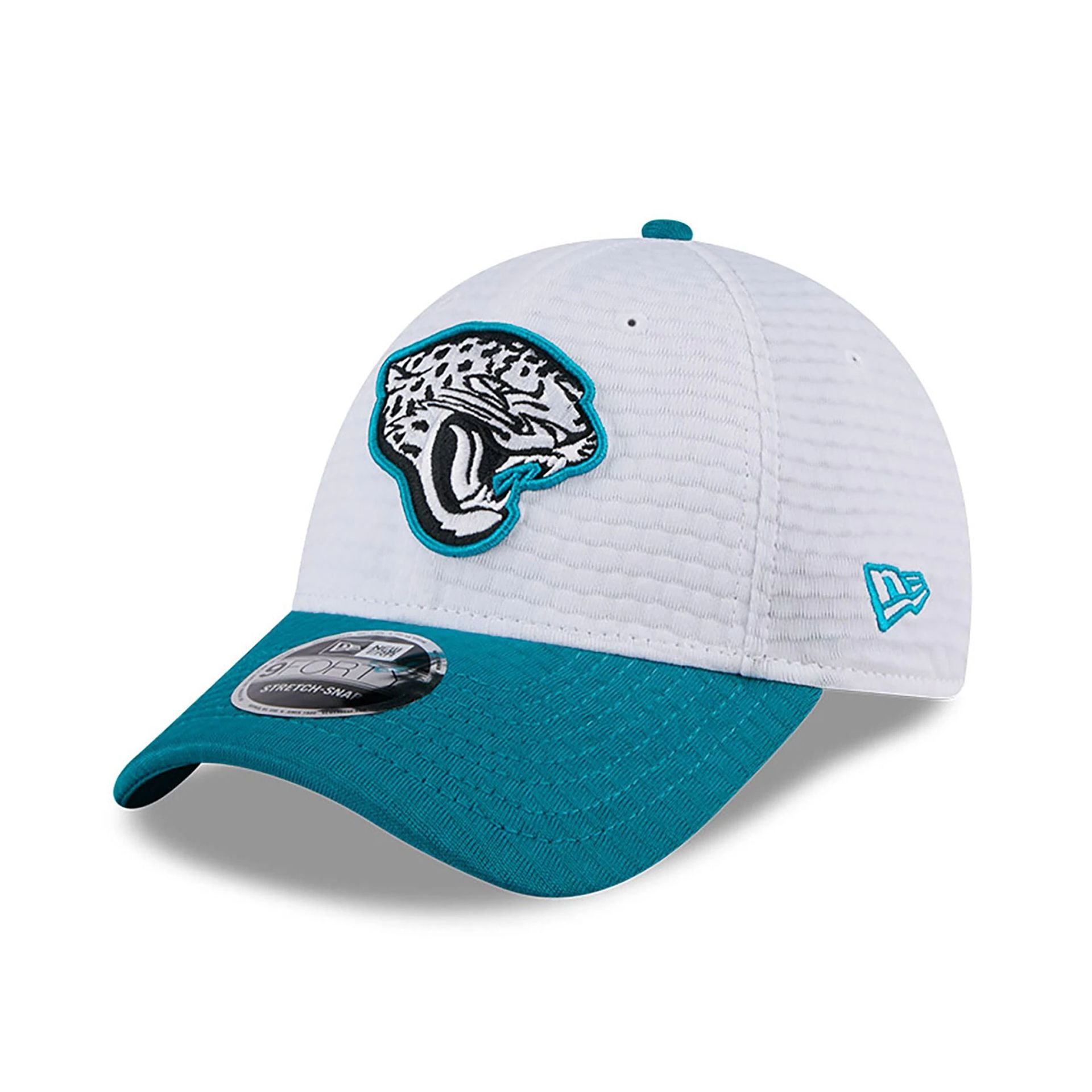 This is a Jacksonville Jaguars NFL Training 2024 White 9FORTY Stretch Snap Cap 1