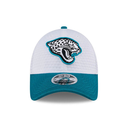 This is a Jacksonville Jaguars NFL Training 2024 White 9FORTY Stretch Snap Cap 2