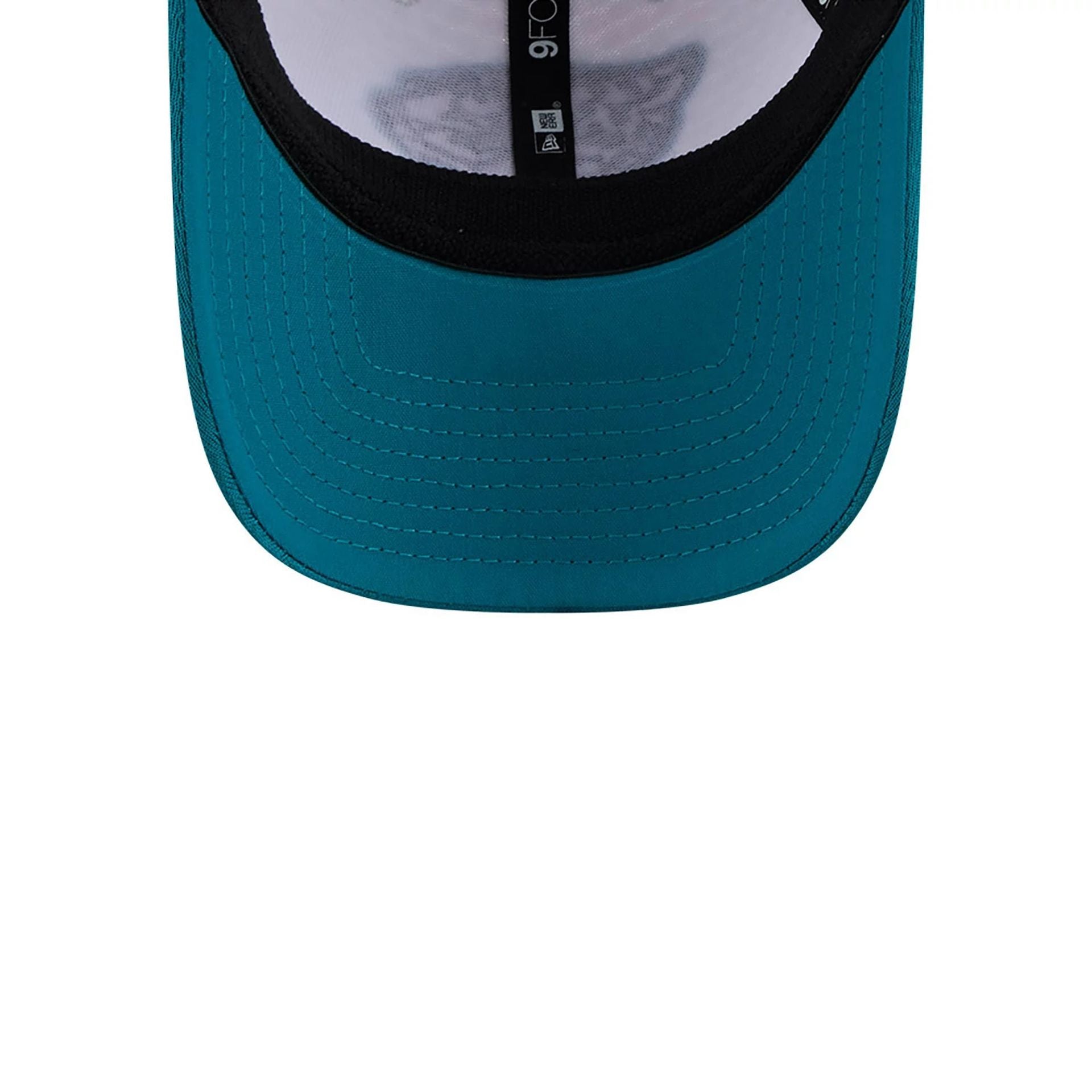 This is a Jacksonville Jaguars NFL Training 2024 White 9FORTY Stretch Snap Cap 4