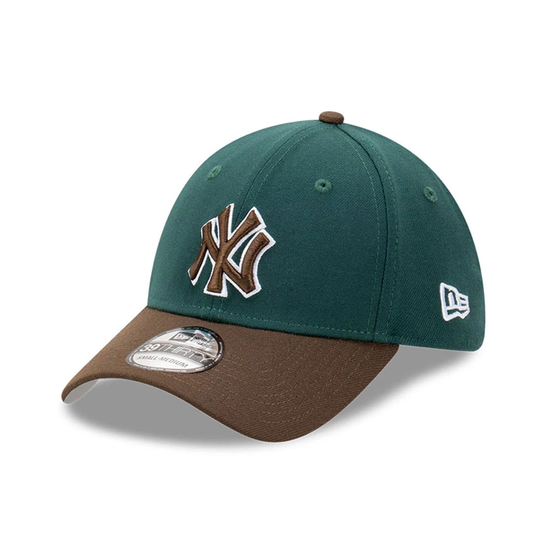 This is a New York Yankees Beef N Broc Dark Green 39THIRTY Stretch Fit Cap 1