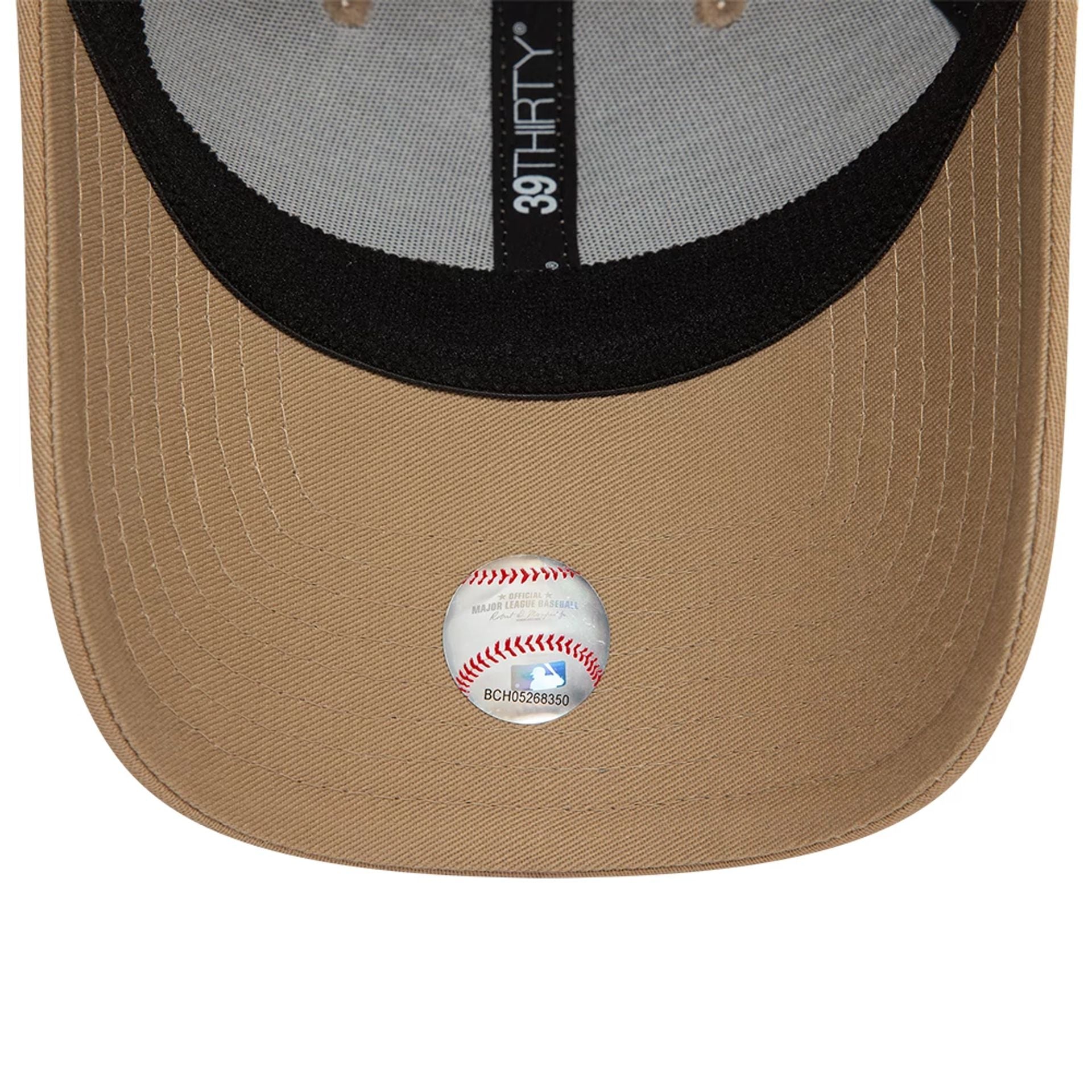 This is a Chicago White Sox League Essential Beige 39THIRTY Stretch Fit Cap 2