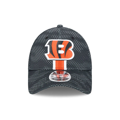 This is a Cincinnati Bengals NFL Sideline 2024 Black 9FORTY Stretch Snap Cap 2