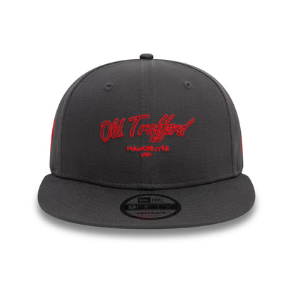 This is a Manchester United FC Chain Stitch Dark Grey 9FIFTY Snapback Cap 2