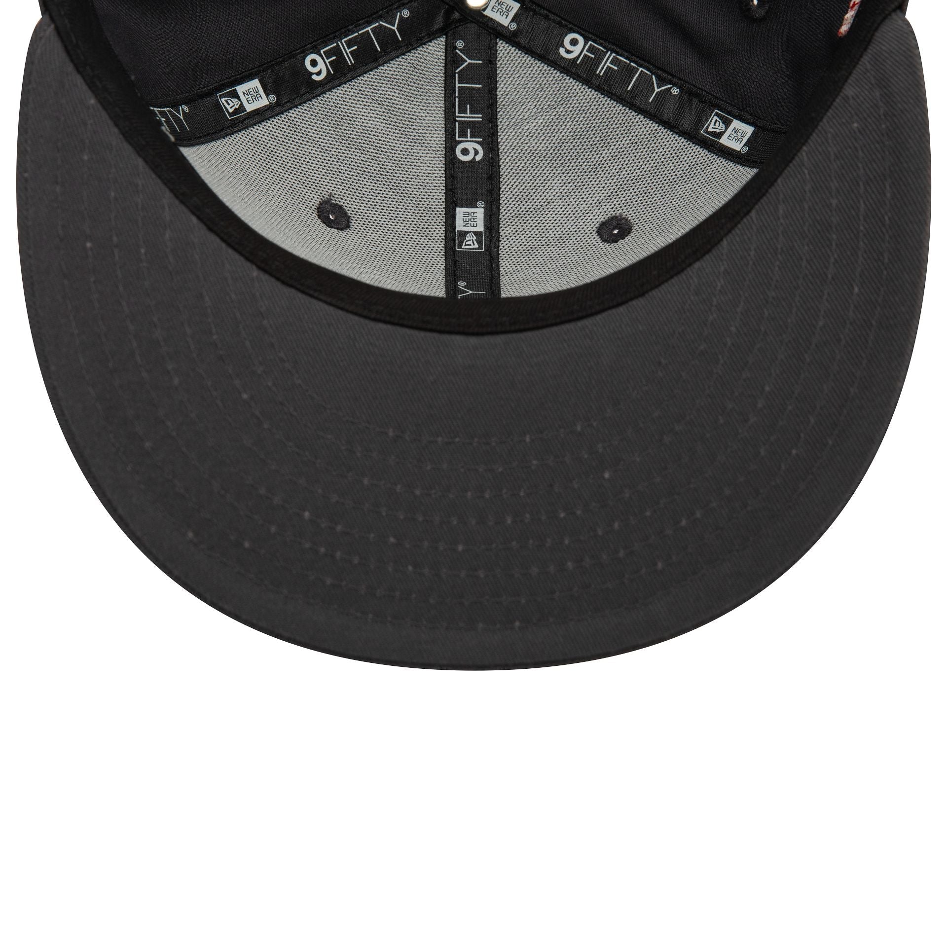 This is a Manchester United FC Chain Stitch Dark Grey 9FIFTY Snapback Cap 5