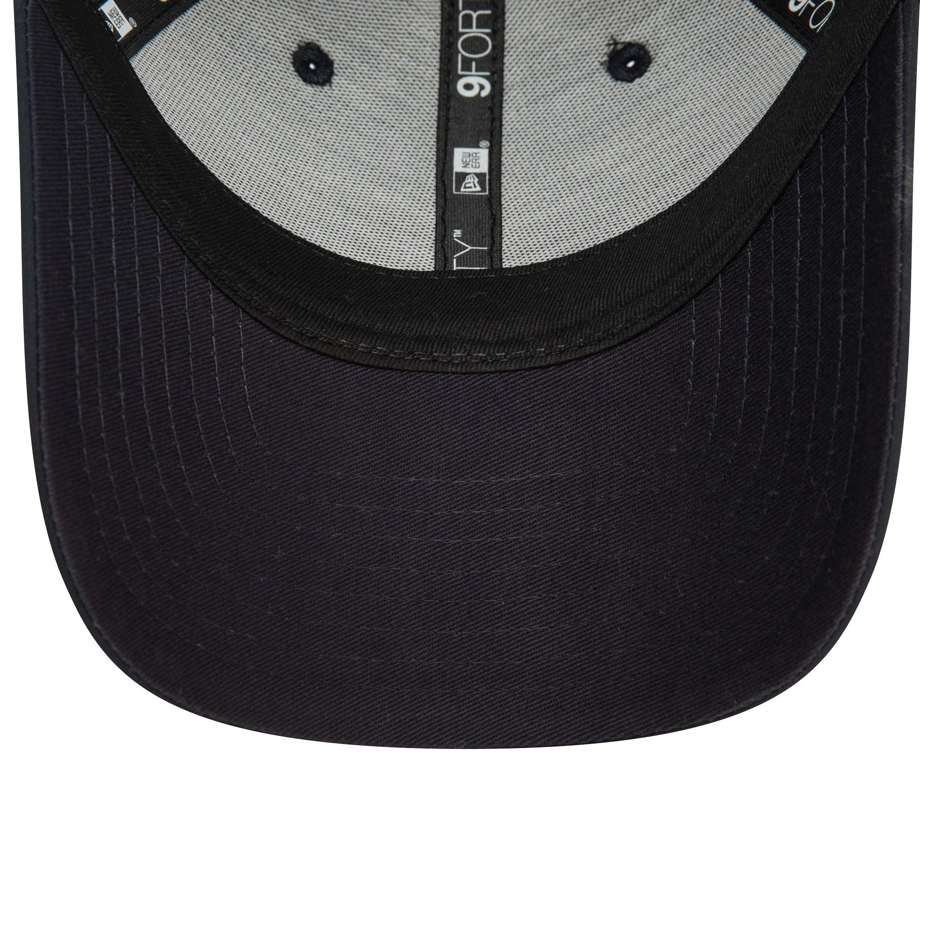 This is a Manchester United FC Rubber Woven Navy 9FORTY Adjustable Cap 2