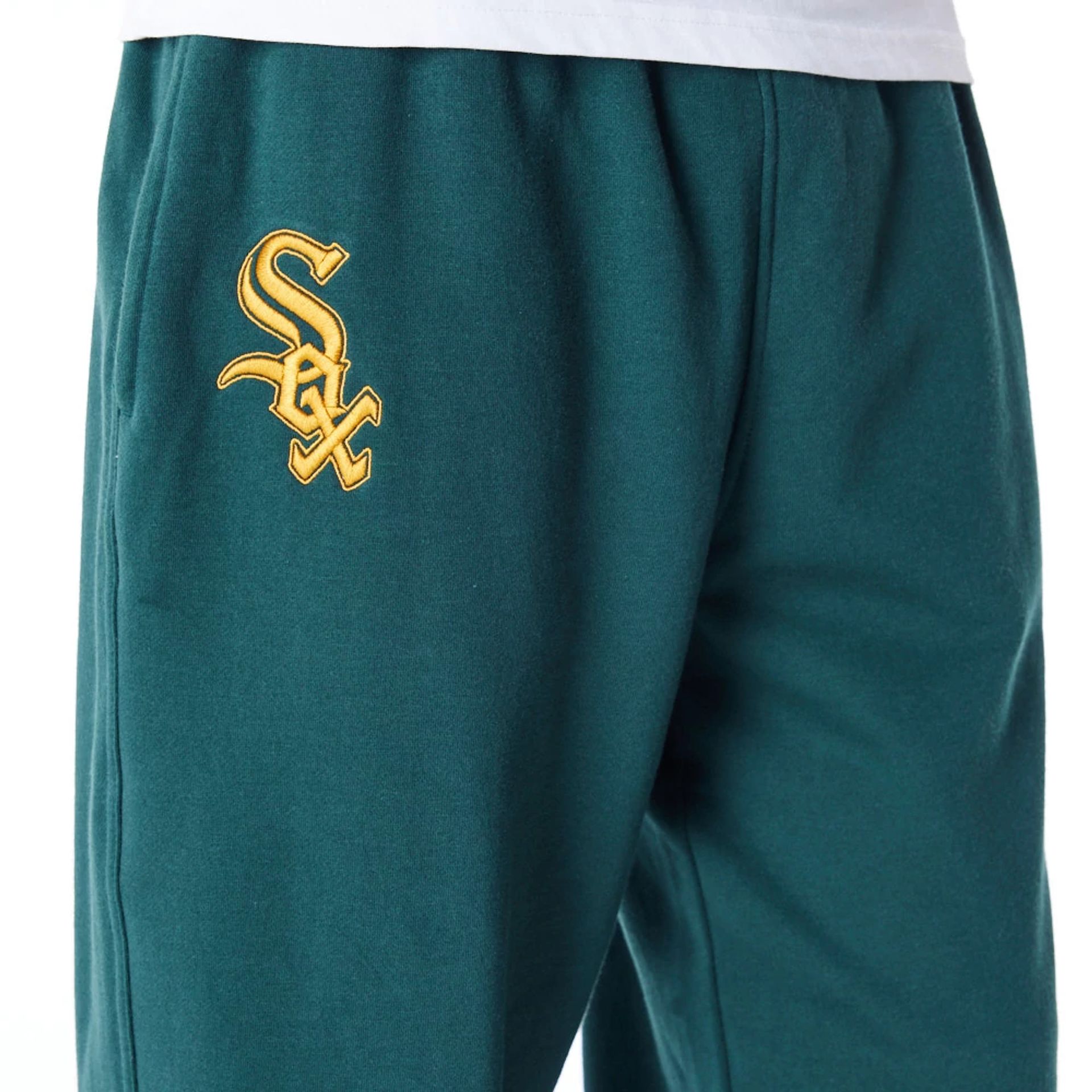 The Male model is wearing Chicago White Sox League Essential Dark Green Fleece Joggers 3