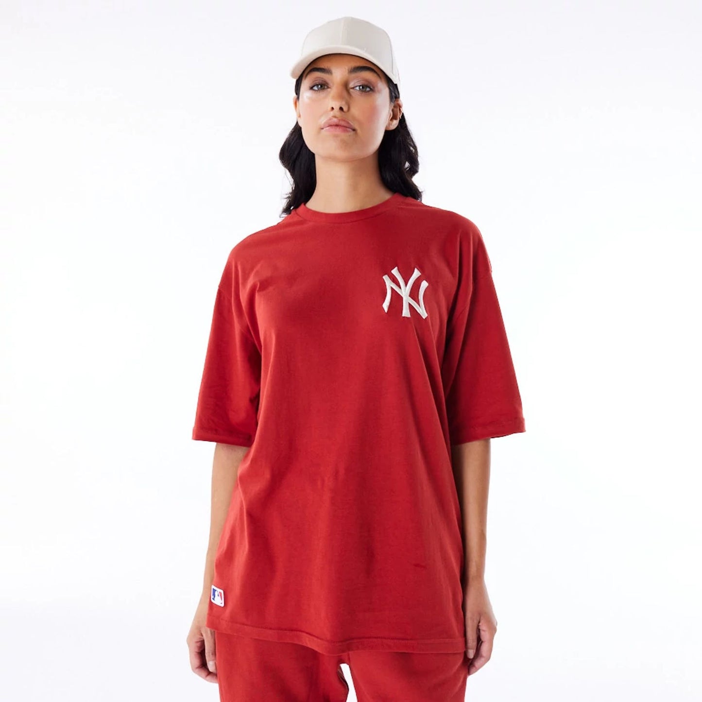 The Male model is wearing New York Yankees League Essential Red Oversized T-Shirt 3