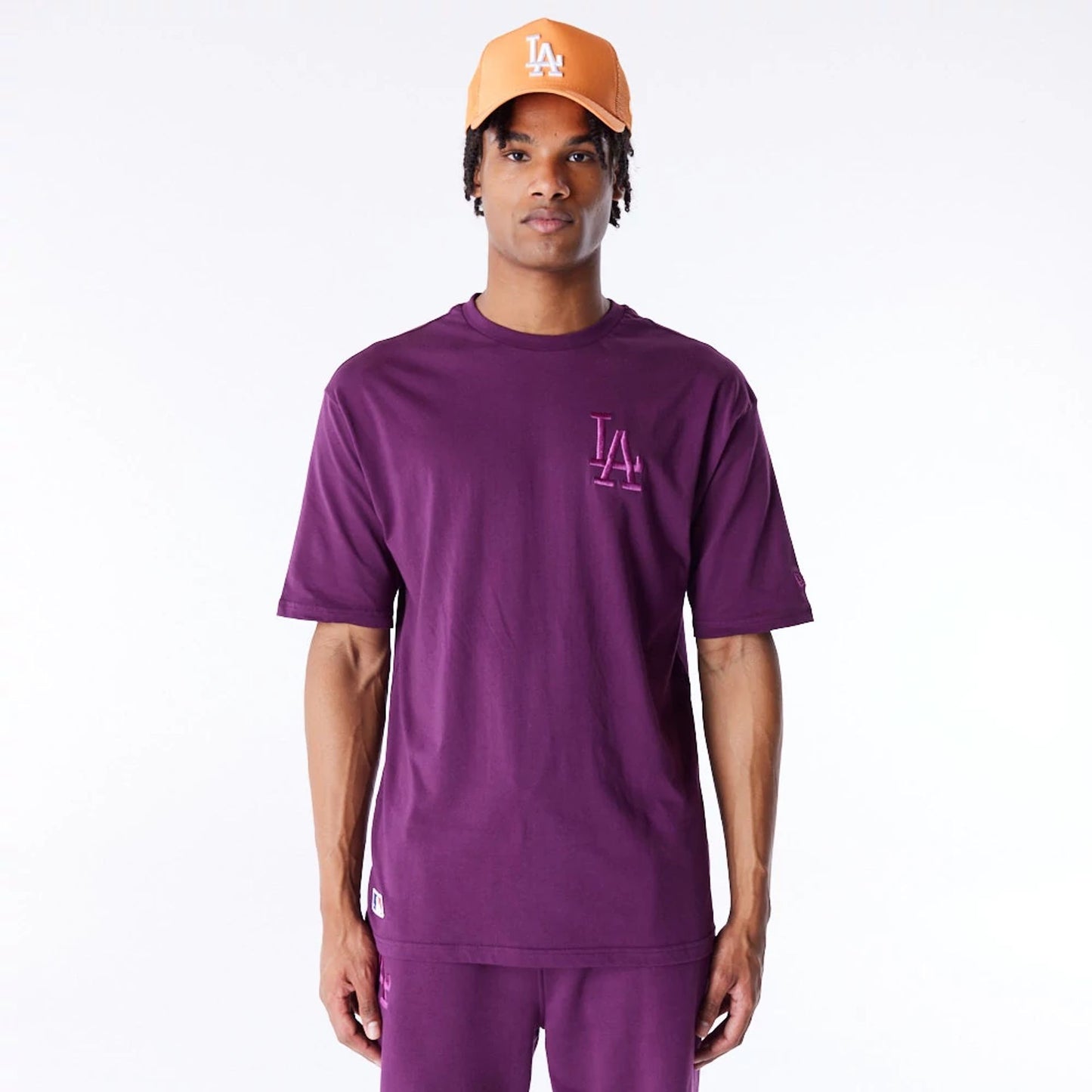 The Male model is wearing LA Dodgers League Essential Dark Purple Oversized T-Shirt 1