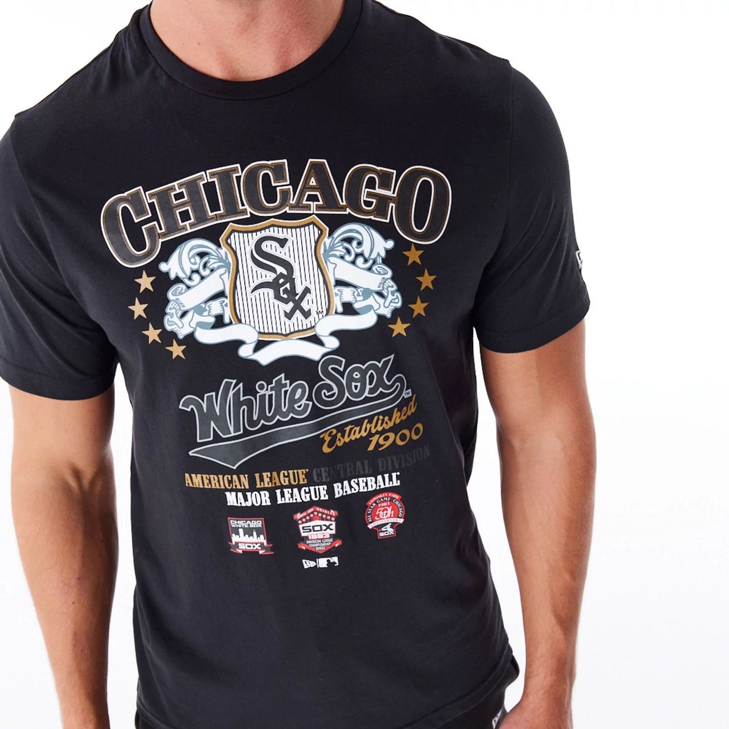 The Male model is wearing Chicago Cubs MLB Badge Graphic Black T-Shirt 5