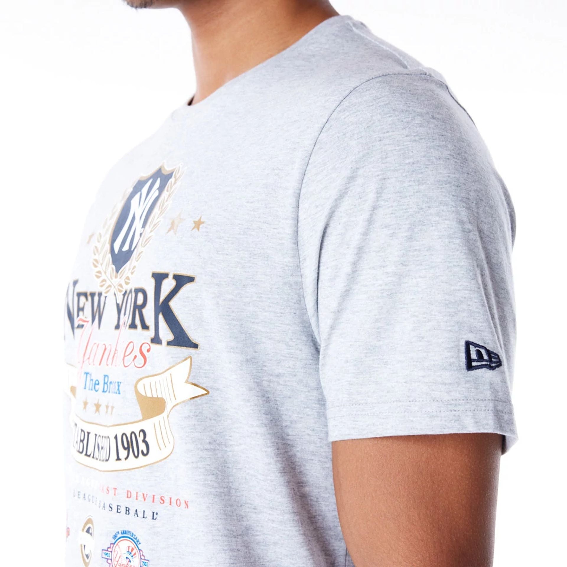 The Male model is wearing New York Yankees MLB Badge Graphic Grey T-Shirt 5