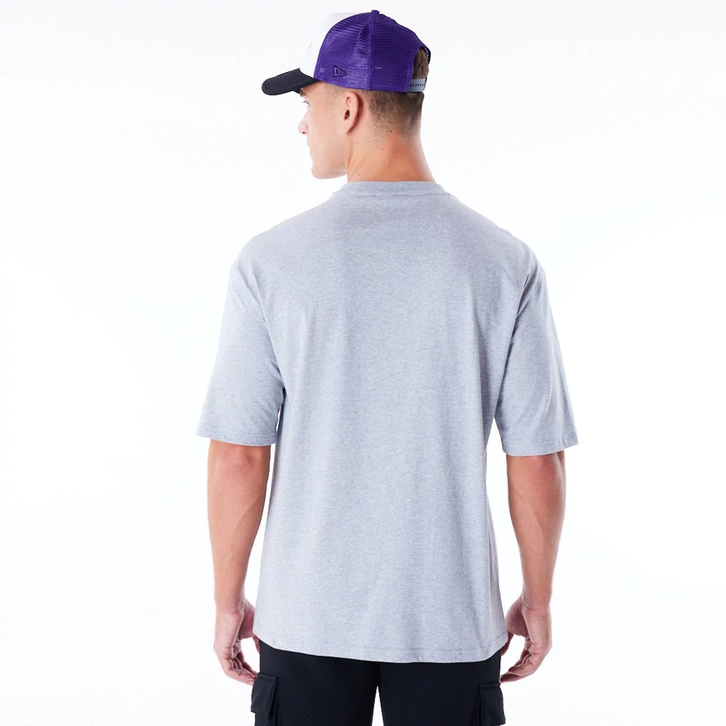 The Male model is wearing LA Lakers NBA Script Grey Oversized T-Shirt 3