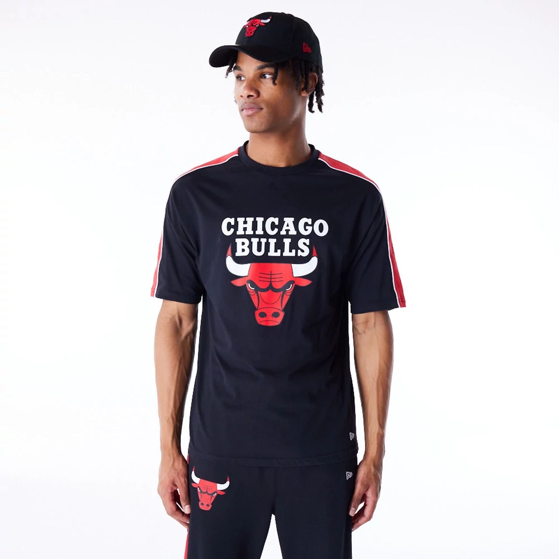 The Male model is wearing Chicago Bulls NBA Panel Black Oversized T-Shirt  1