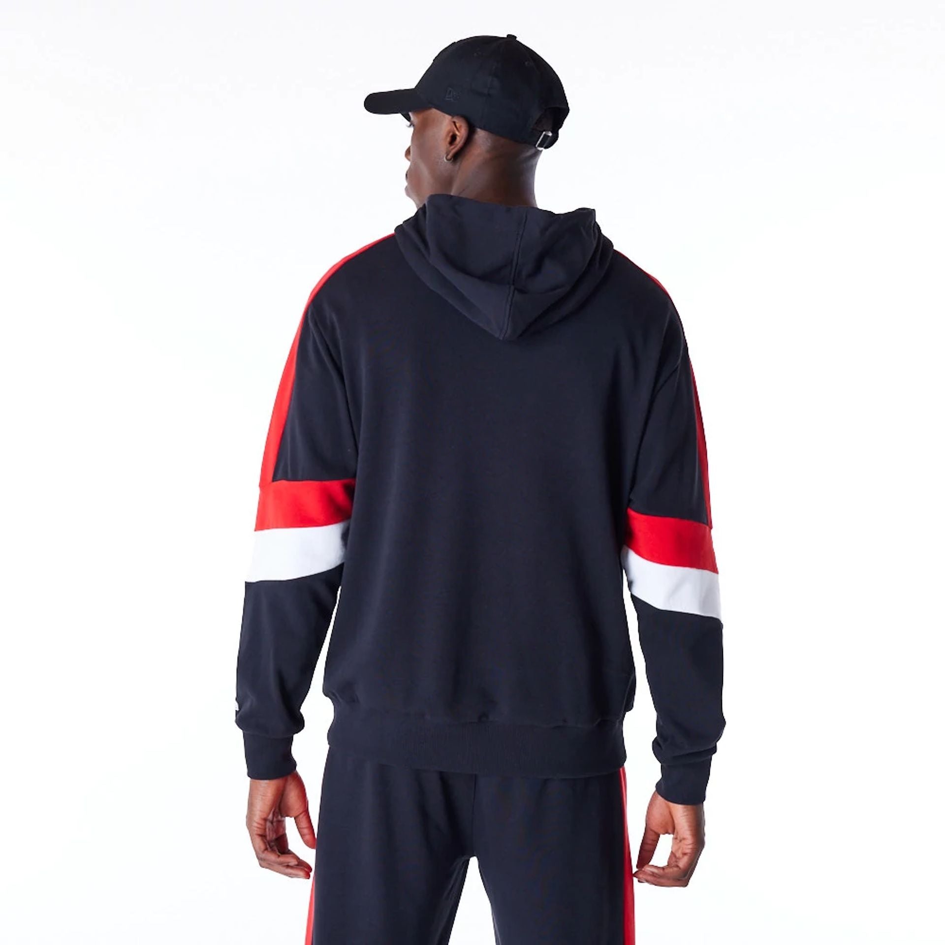 The Male model is wearing Chicago Bulls Colour Block Black Pullover Hoodie  5