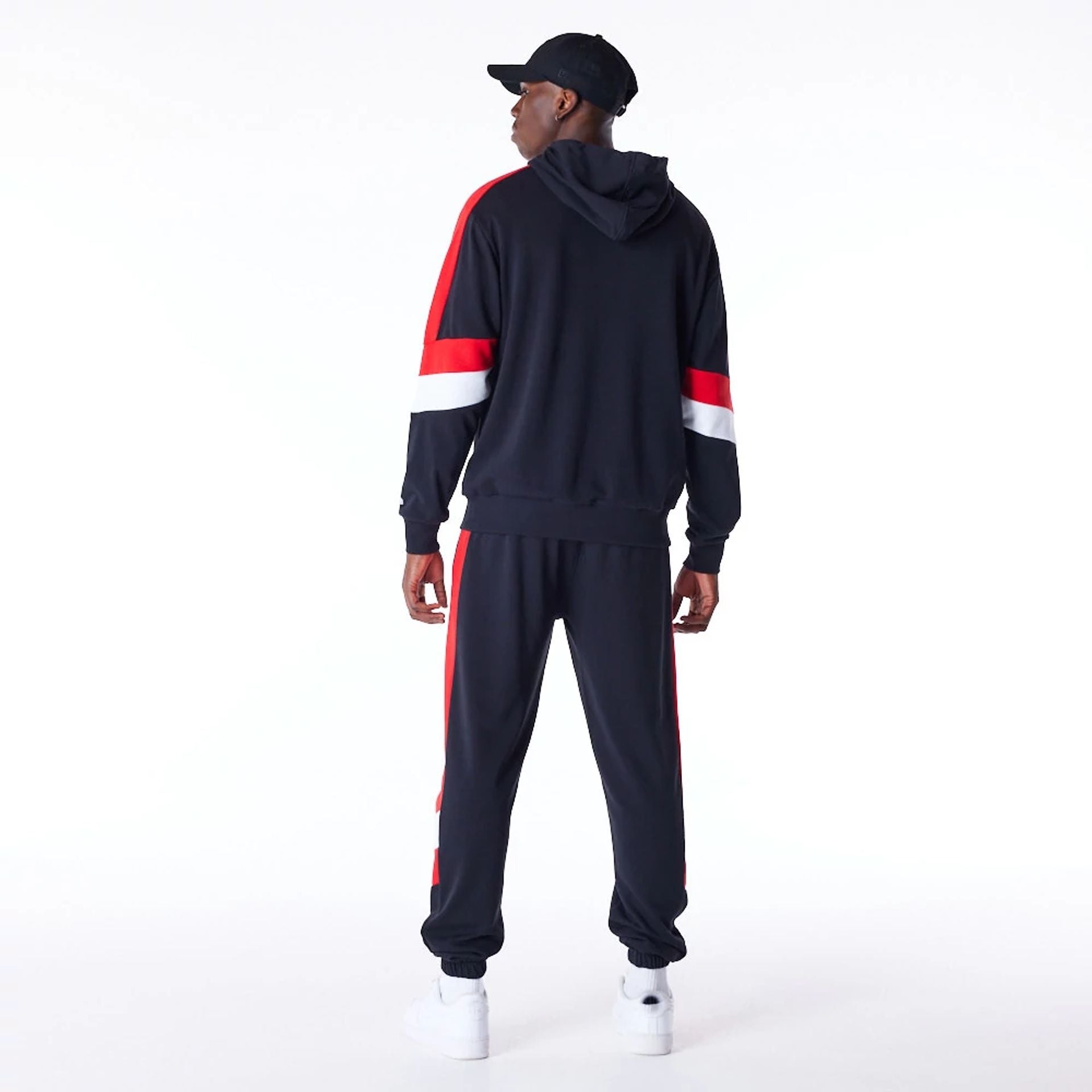 The Male model is wearing Chicago Bulls Colour Block Black Pullover Hoodie  7