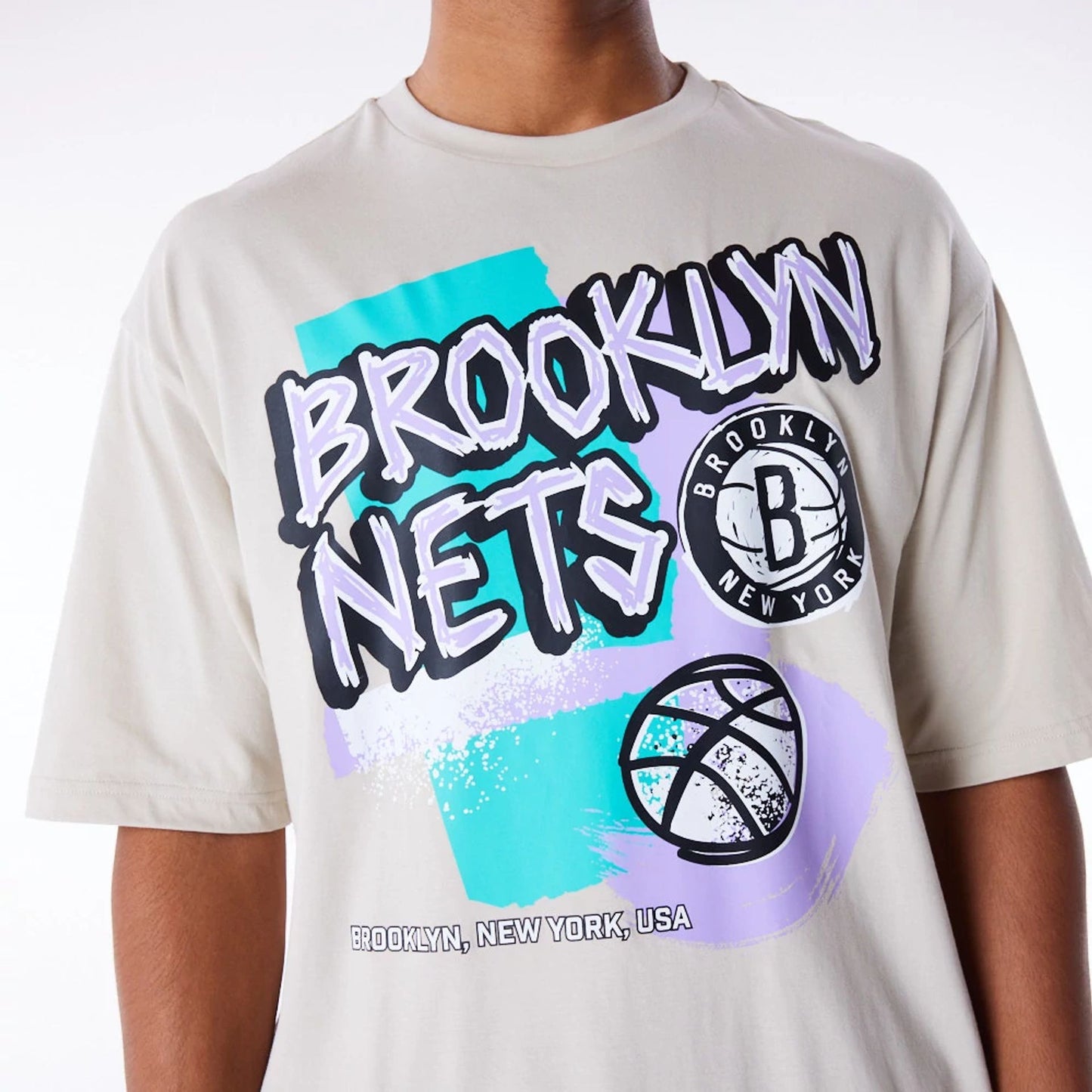 The Male model is wearing Brooklyn Nets Retro Graphic Stone Oversized T-Shirt 4