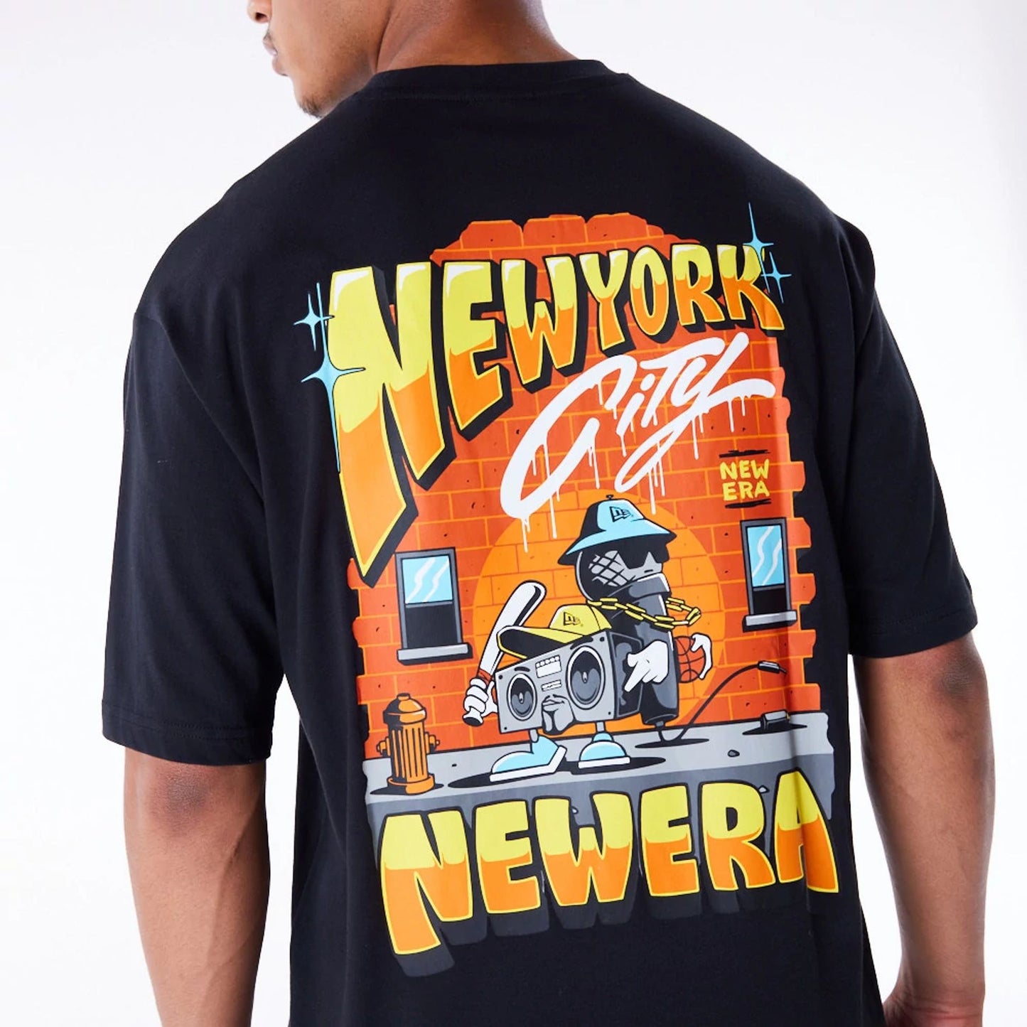 The Male model is wearing New Era Location Graphic New York Black Oversized T-Shirt 5