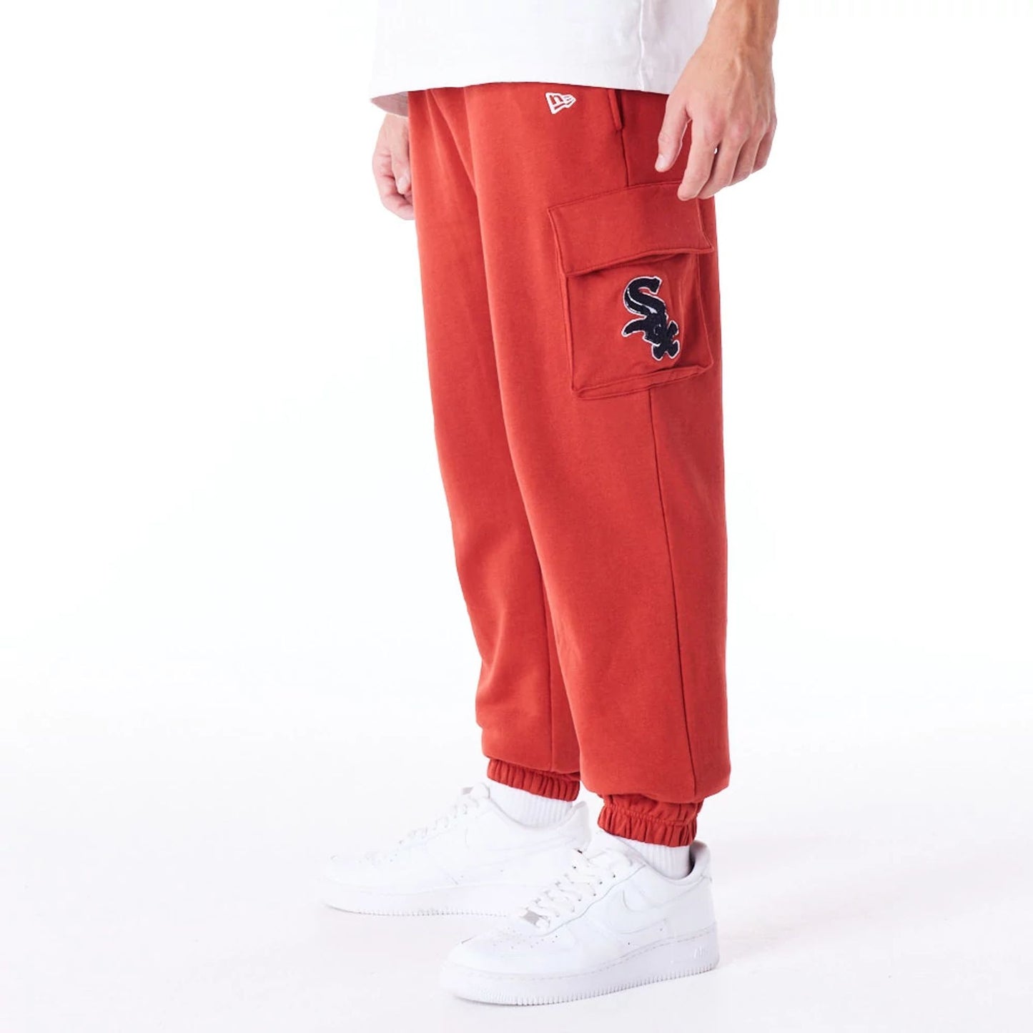 The Male model is wearing Chicago White Sox World Series Red Fleece Cargo Joggers 9