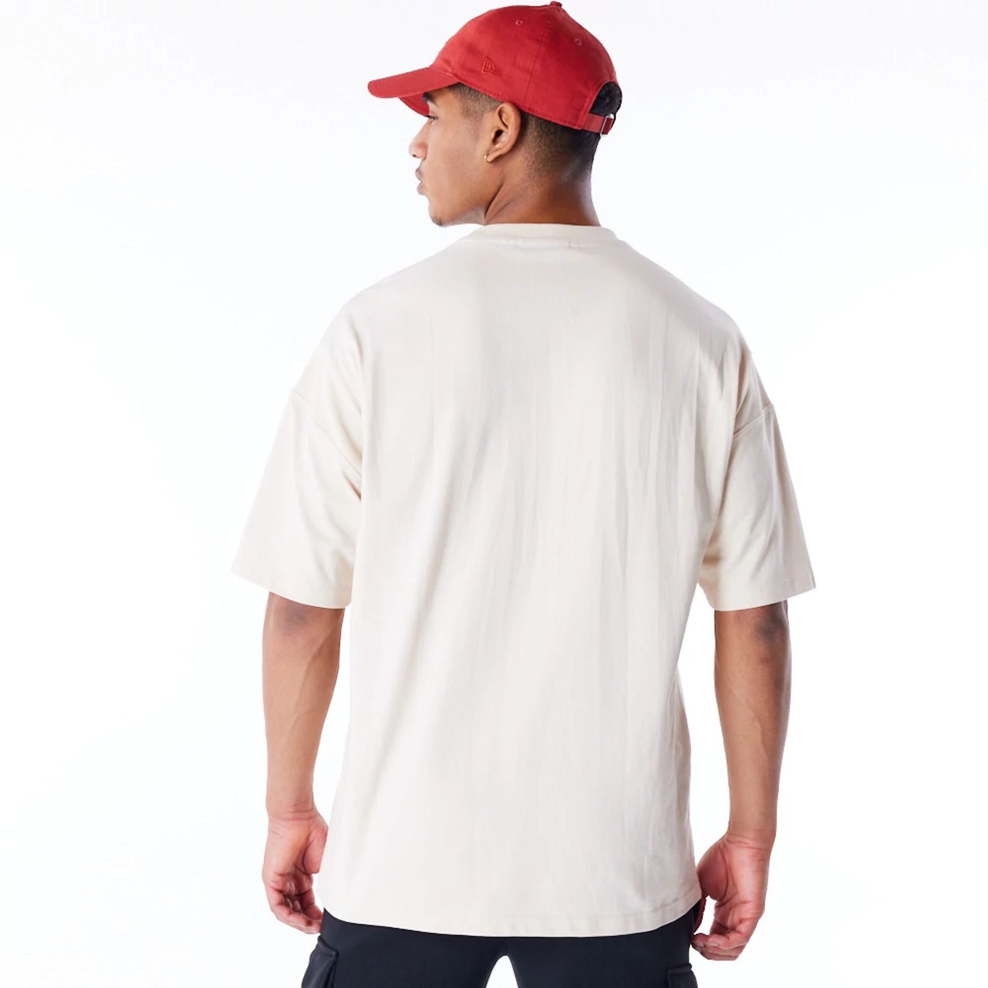 The Male model is wearing LA Dodgers MLB Rib Infill Light Beige Oversized T-Shirt  5