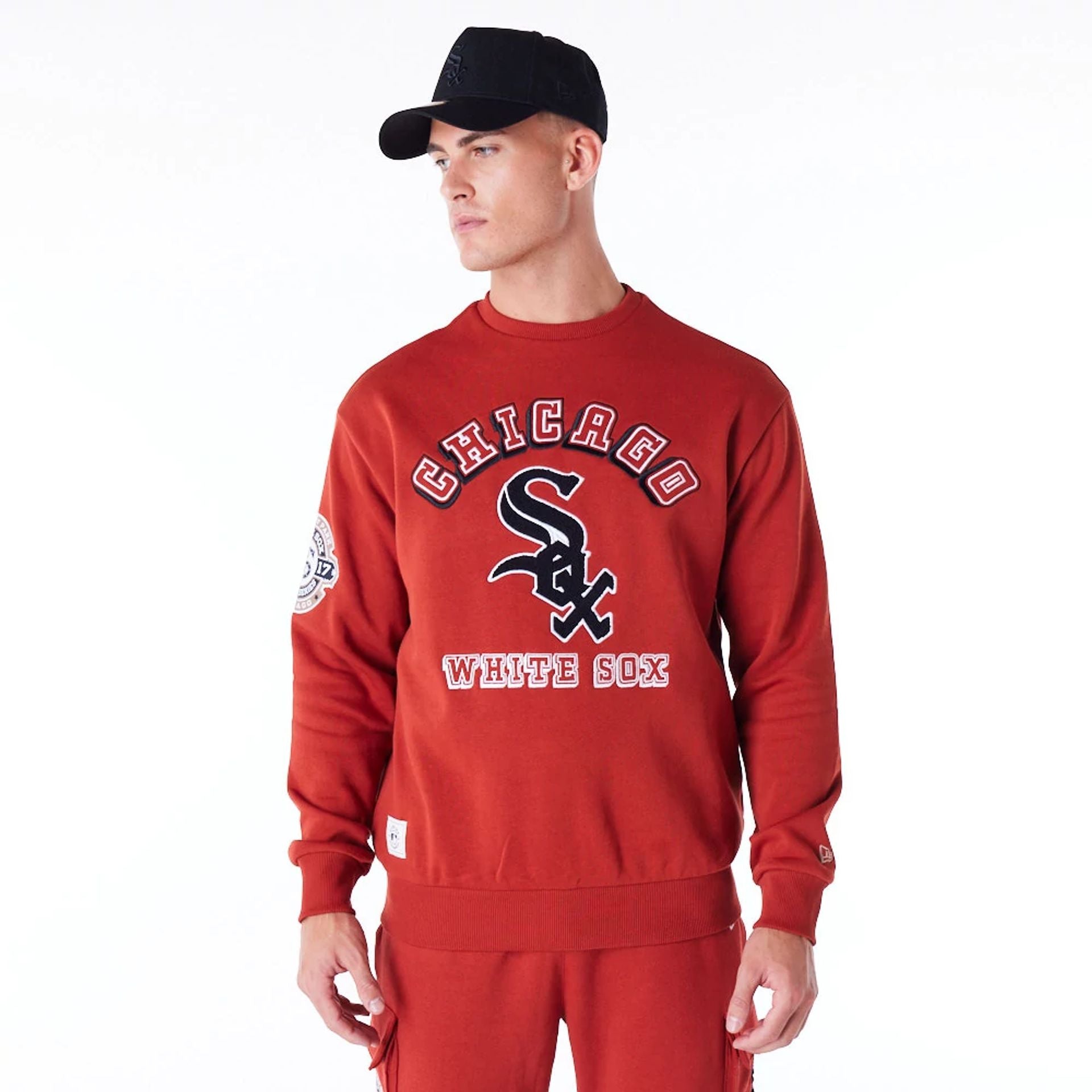 The Male model is wearing Chicago White Sox World Series Red Oversized Crew Neck Sweatshirt 1