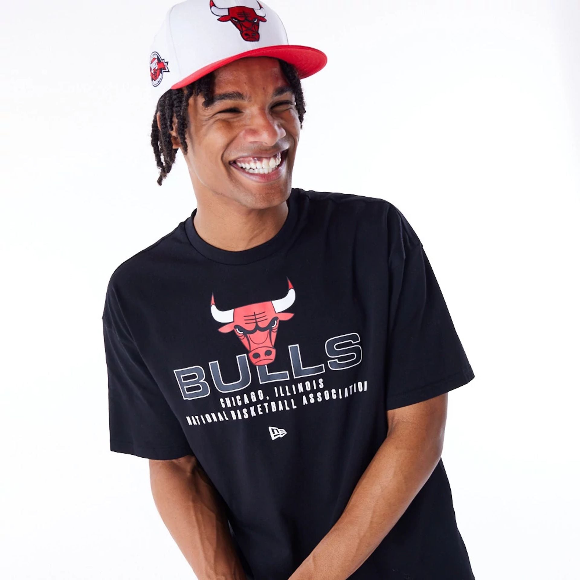 The Male model is wearing Chicago Bulls NBA Tech Black Oversized T-Shirt 3