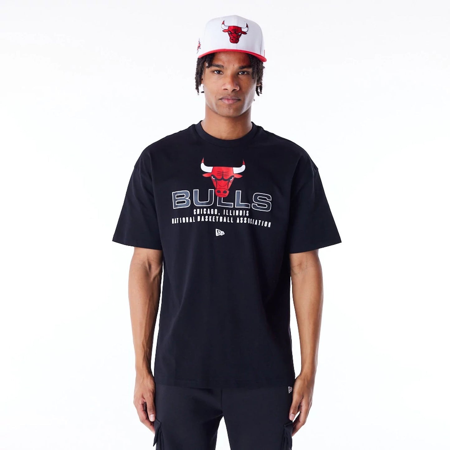 The Male model is wearing Chicago Bulls NBA Tech Black Oversized T-Shirt 1