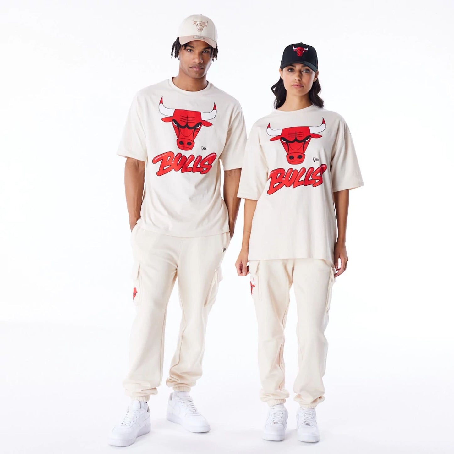 The Male model is wearing Chicago Bulls NBA Wordmark Stone Oversized T-Shirt 5