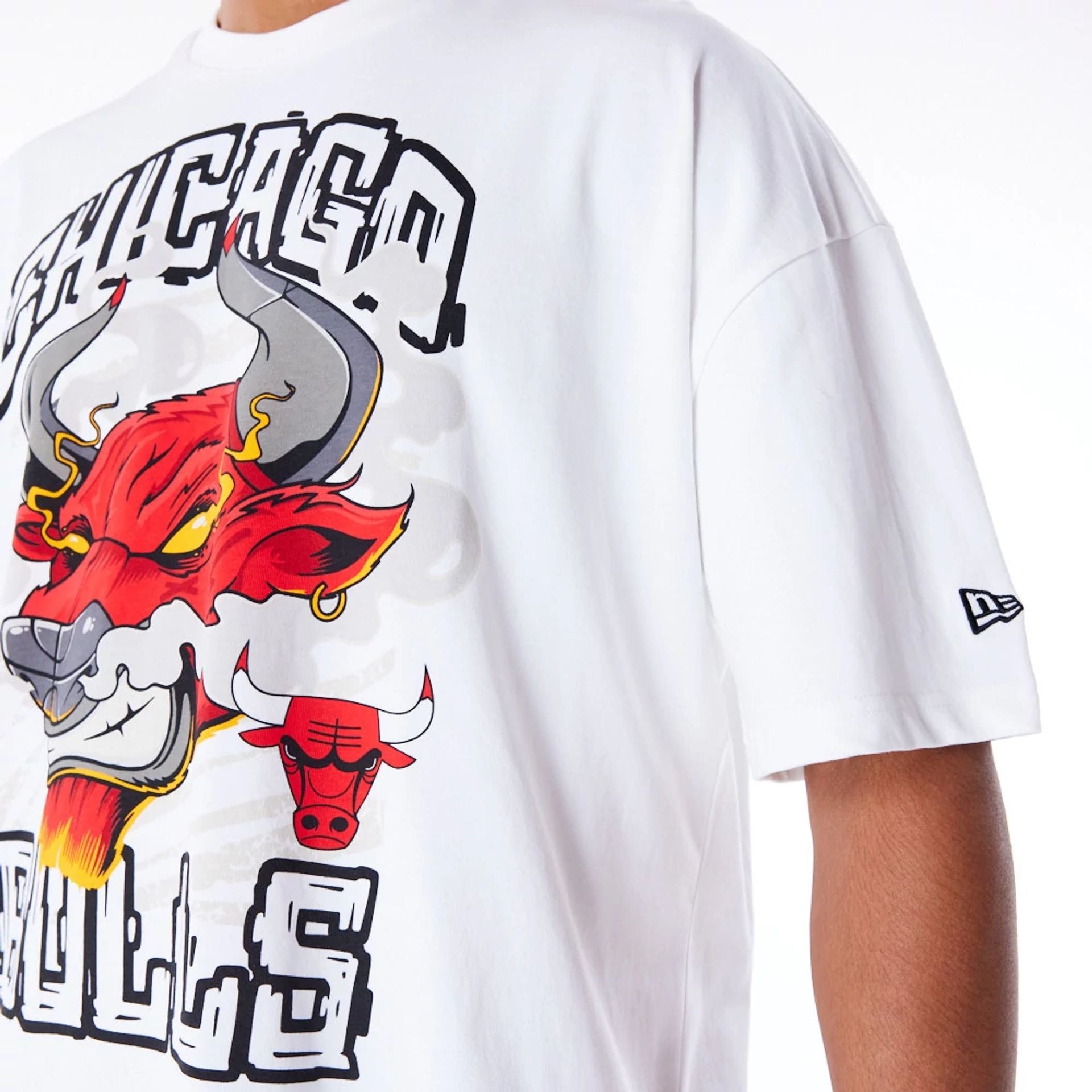 The Male model is wearing Chicago Bulls Graphic White Drop Shoulder T-Shirt 6