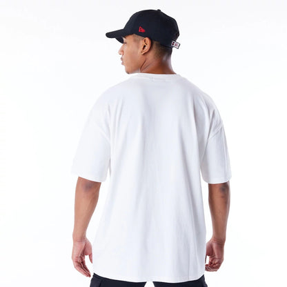 The Male model is wearing Chicago Bulls Graphic White Drop Shoulder T-Shirt 3