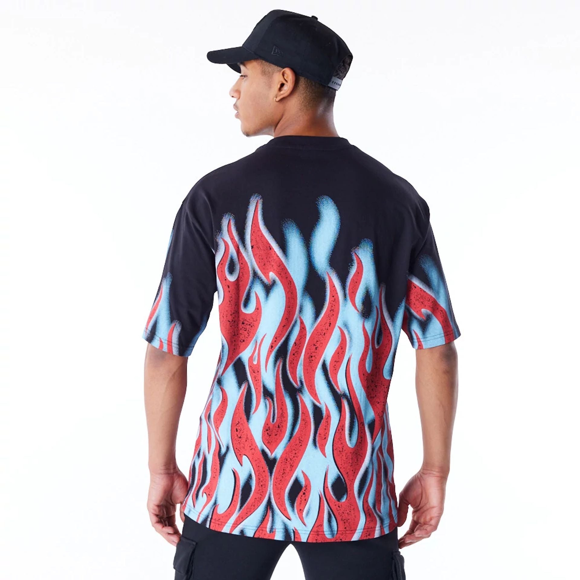 The Male model is wearing Chicago Bulls NBA Flame Black Oversized T-Shirt 7