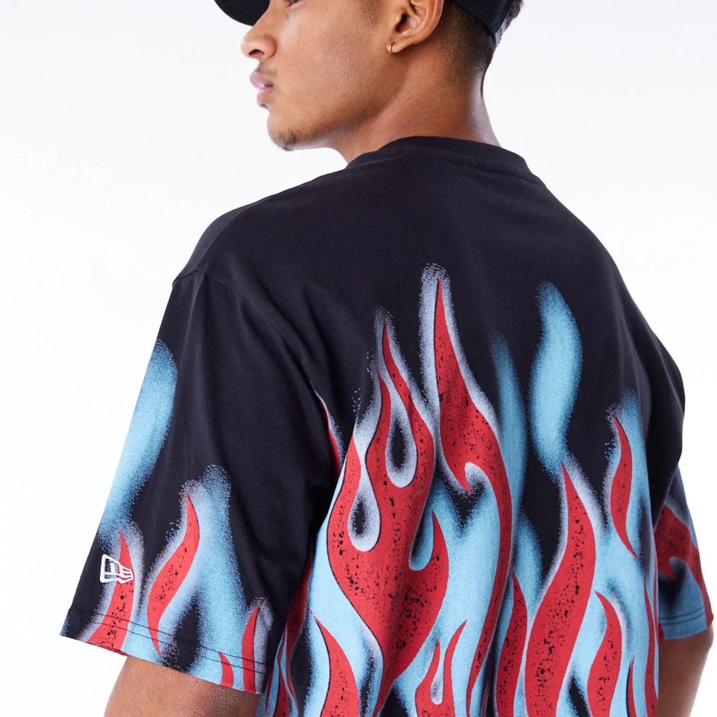 The Male model is wearing Chicago Bulls NBA Flame Black Oversized T-Shirt 2