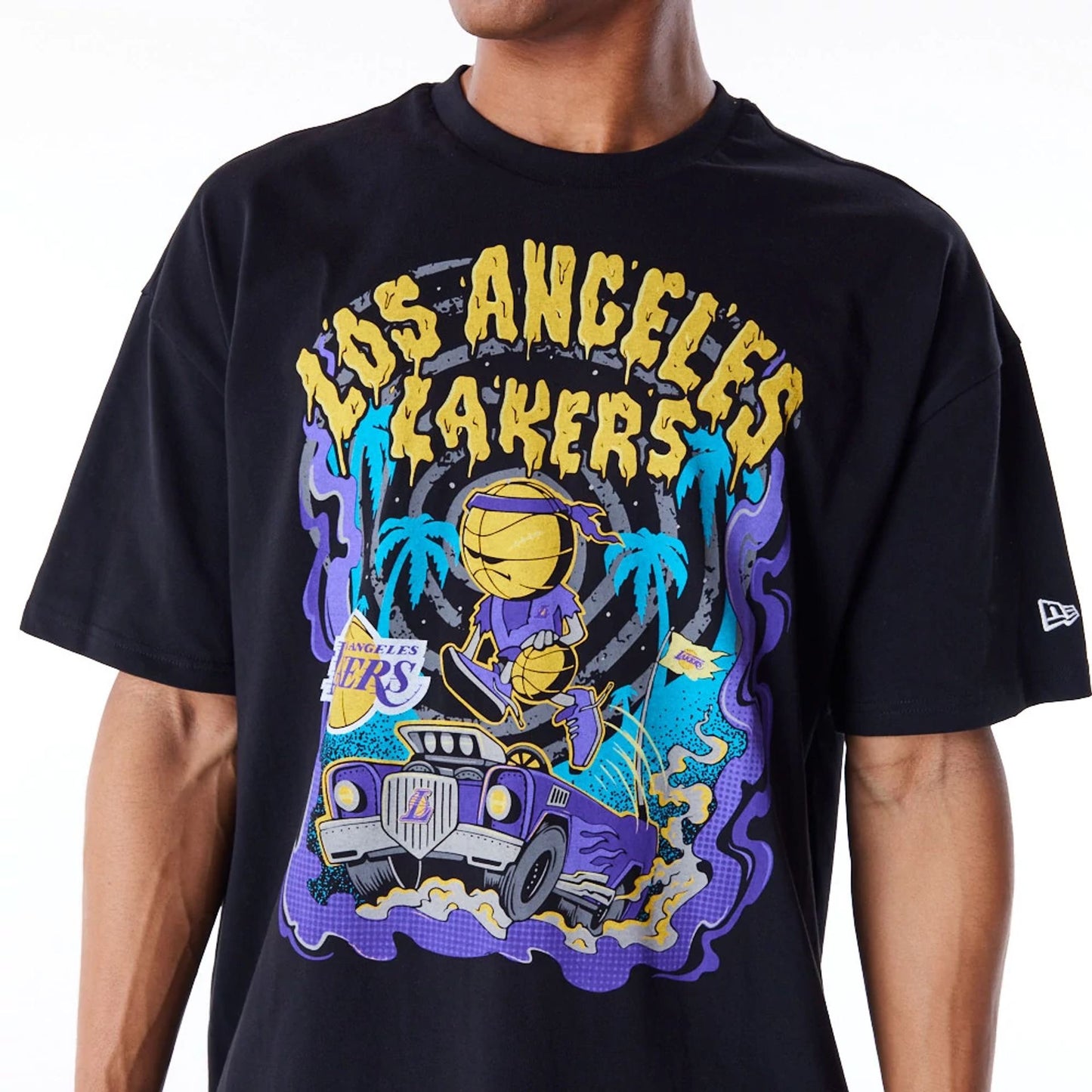 The Male model is wearing LA Lakers Graphic Black Drop Shoulder T-Shirt 5