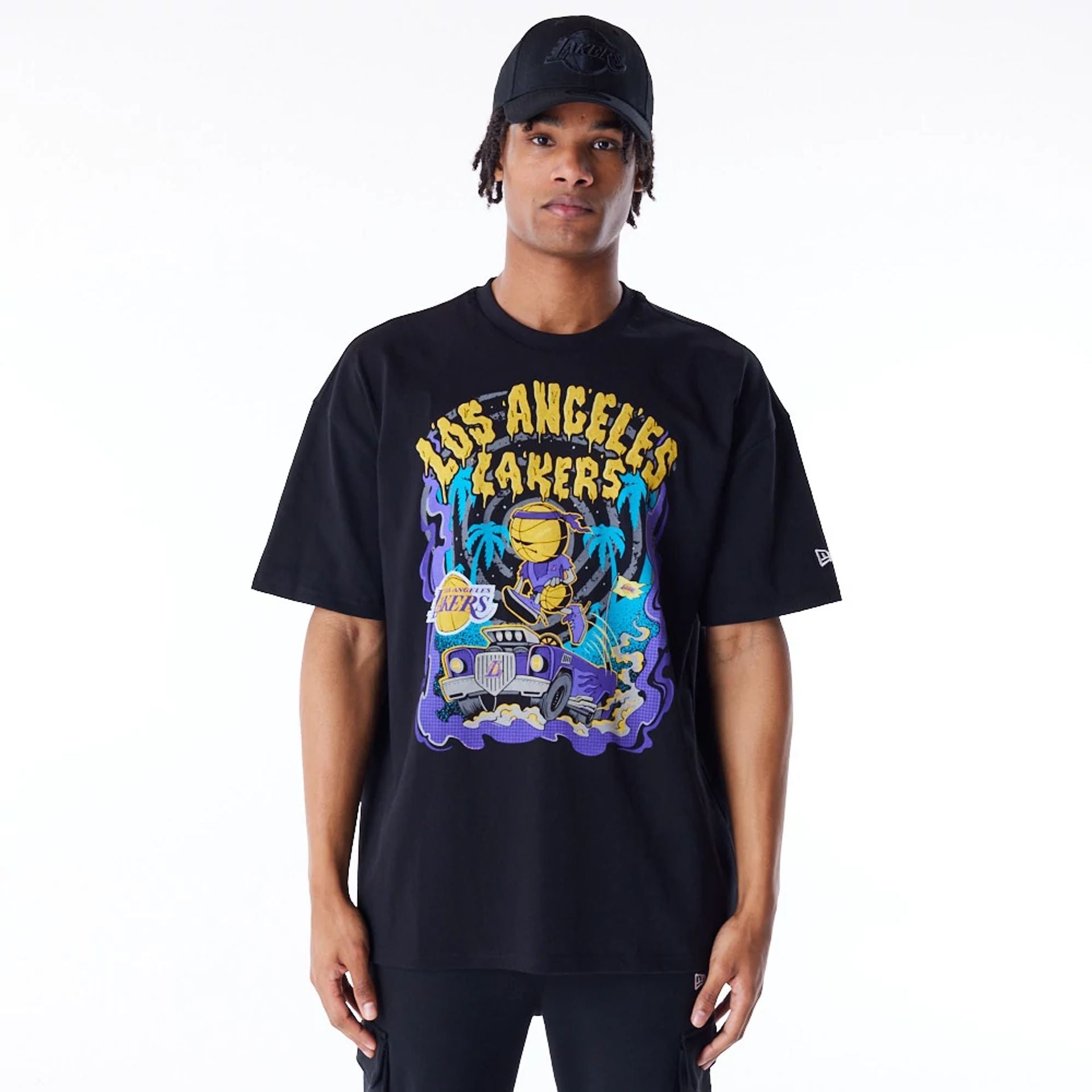 The Male model is wearing LA Lakers Graphic Black Drop Shoulder T-Shirt 4