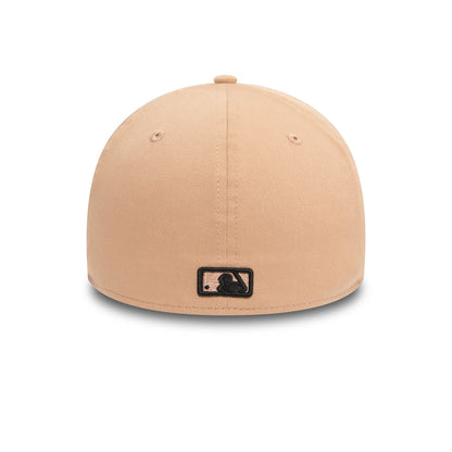 This is a New York Yankees League Essential Beige 39THIRTY Stretch Fit Cap 4