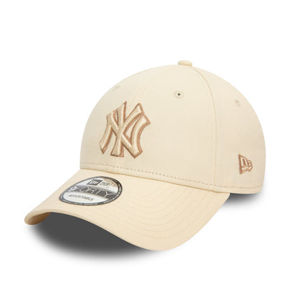 This is a New York Yankees Team Outline Light Beige 9FORTY Adjustable Cap 4