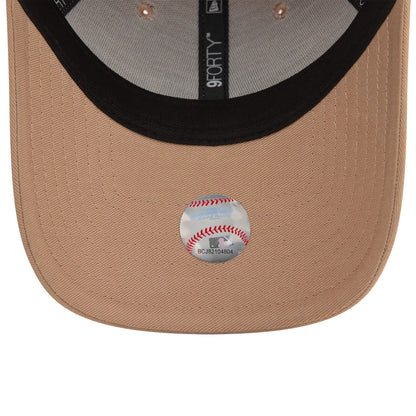 This is a New York Yankees Seasonal Infill Beige 9FORTY Adjustable Cap 5