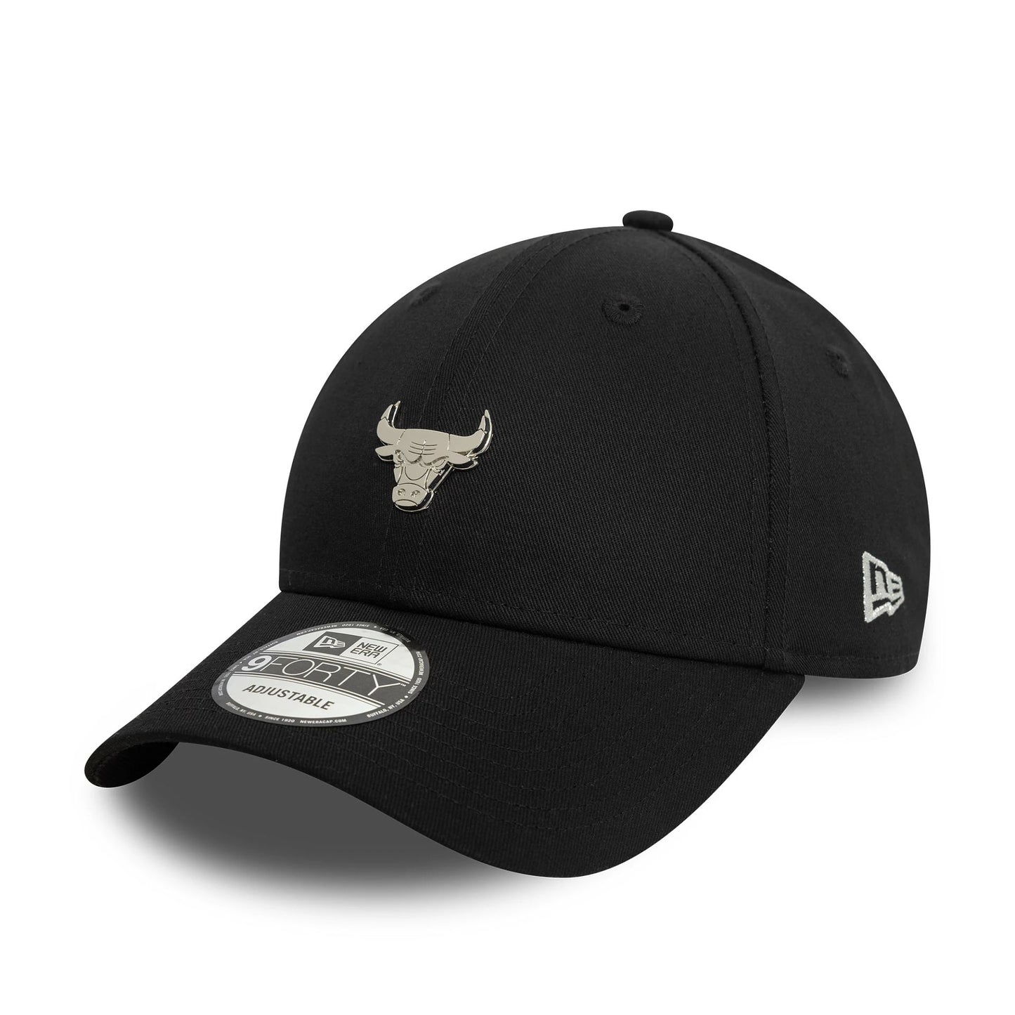 This is a Chicago Bulls Metallic Pin Black 9FORTY Adjustable Cap 1