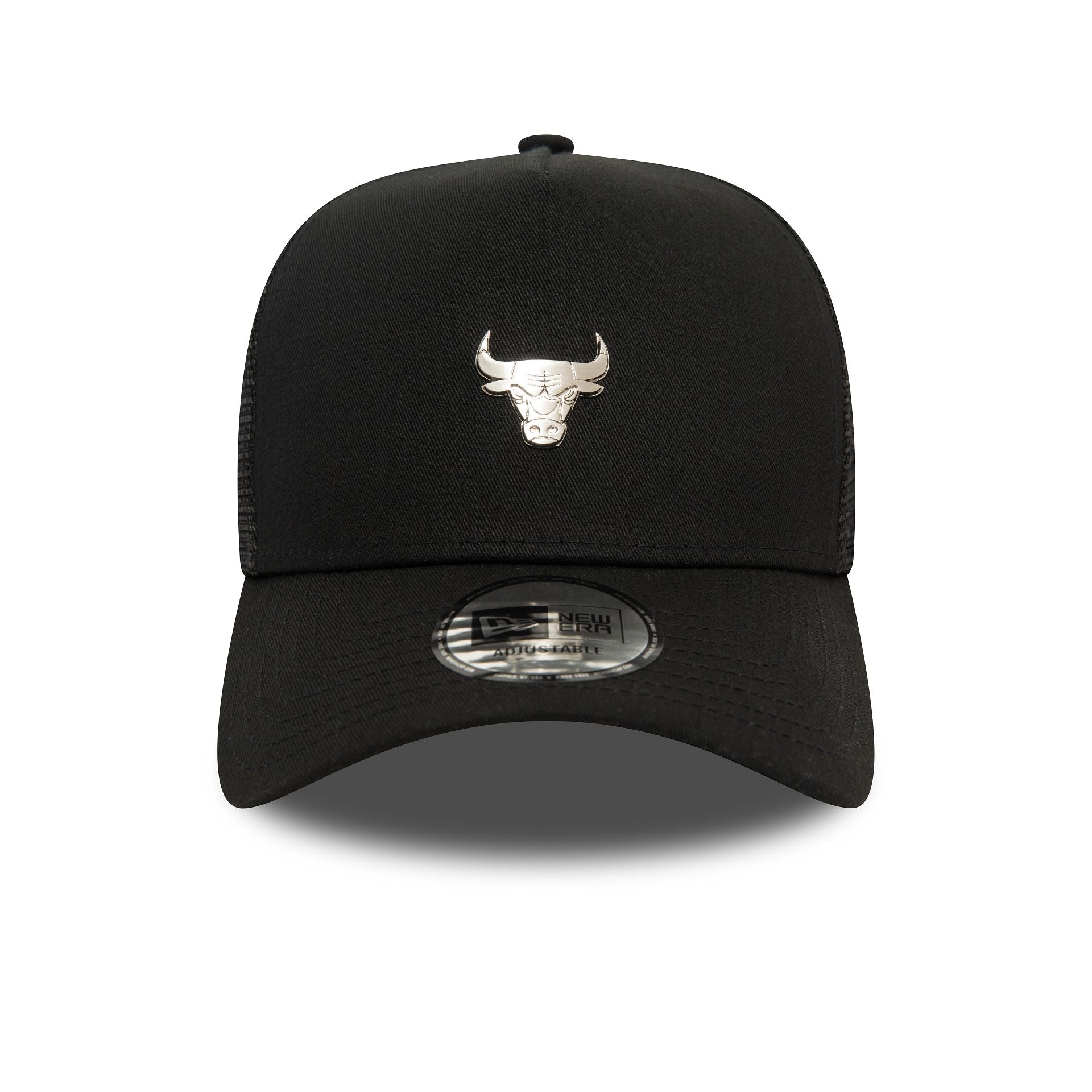 This is a Chicago Bulls Metallic Black 9FORTY E-Frame Adjustable Trucker Cap 2