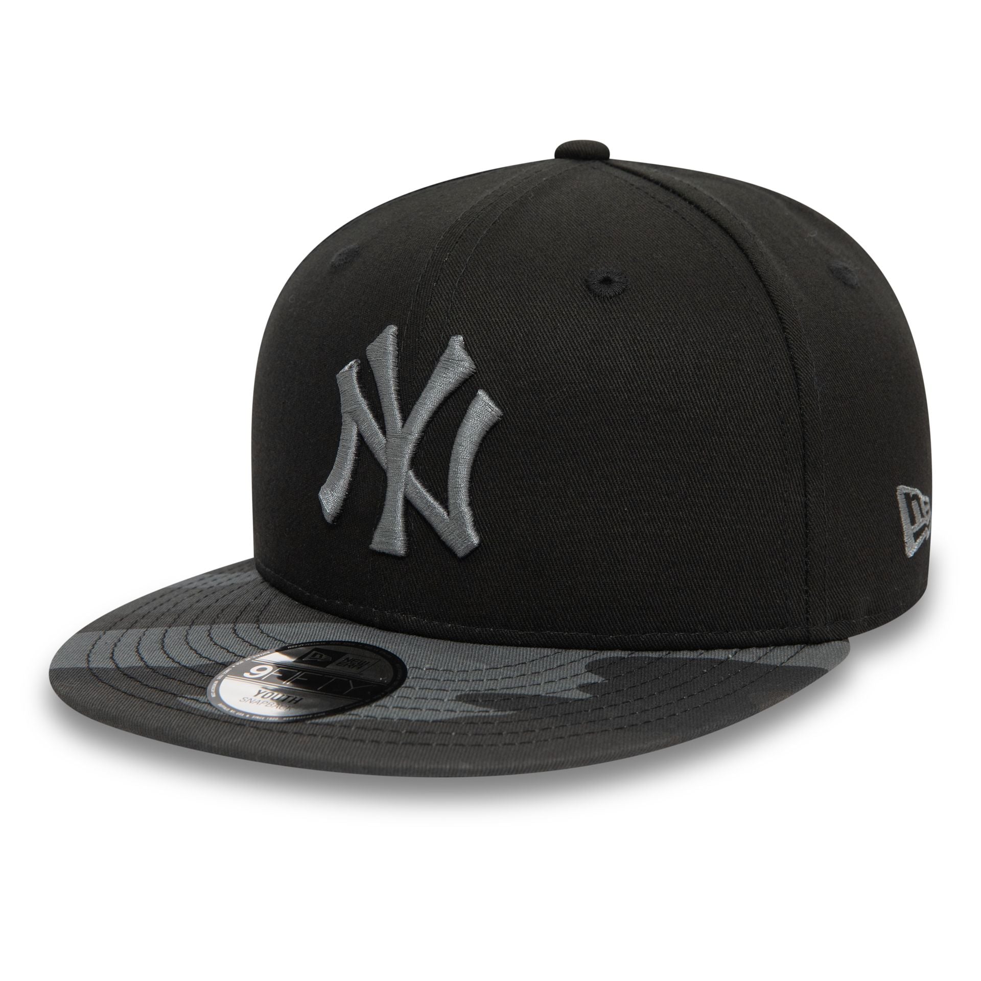 This is a New York Yankees Youth Contrast Black 9FIFTY Snapback Cap 1