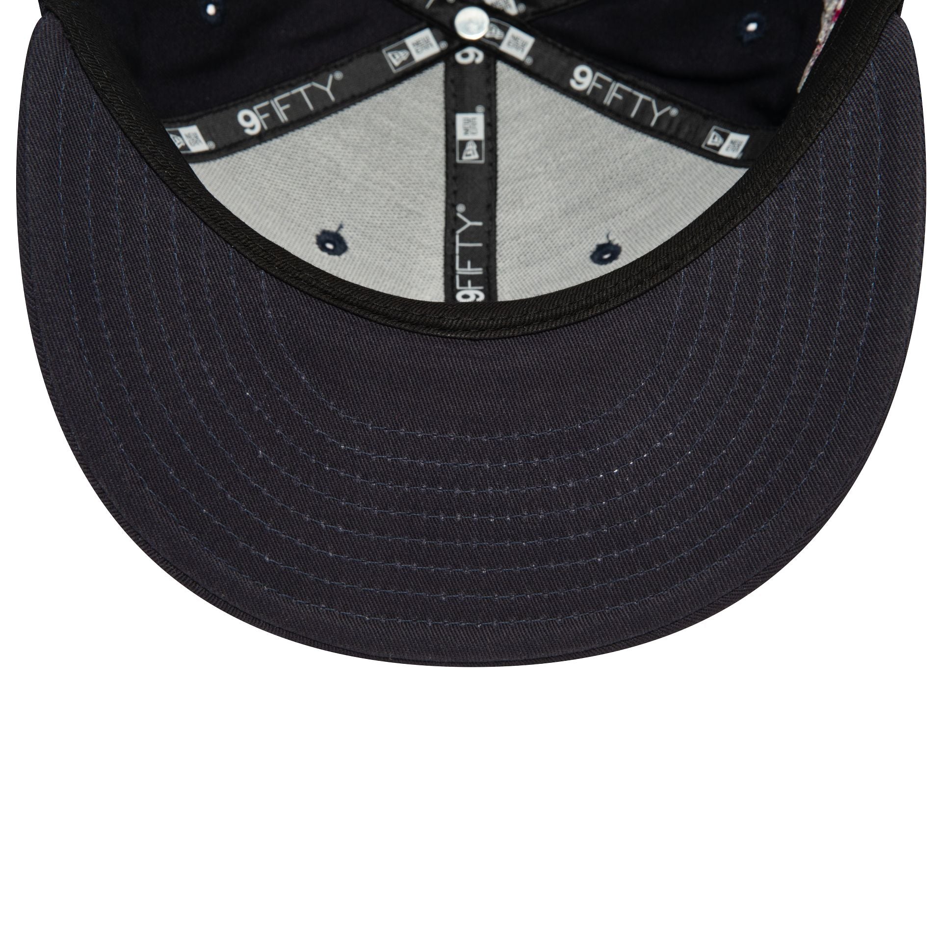 This is a New York Yankees Seasonal Flower Navy 9FIFTY Snapback Cap 5