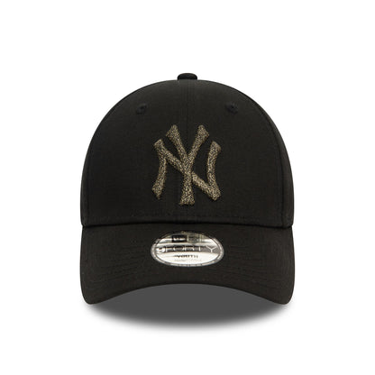 This is a New York Yankees Youth Metallic Black 9FORTY Adjustable Cap 2