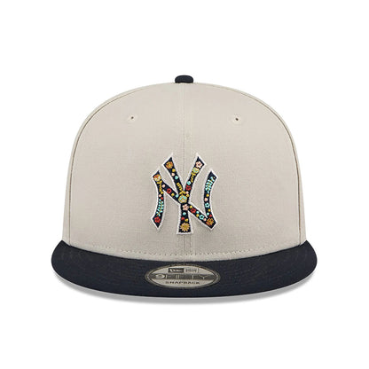 This is a New York Yankees Floral Fill Light Beige 9FIFTY Snapback Cap 3