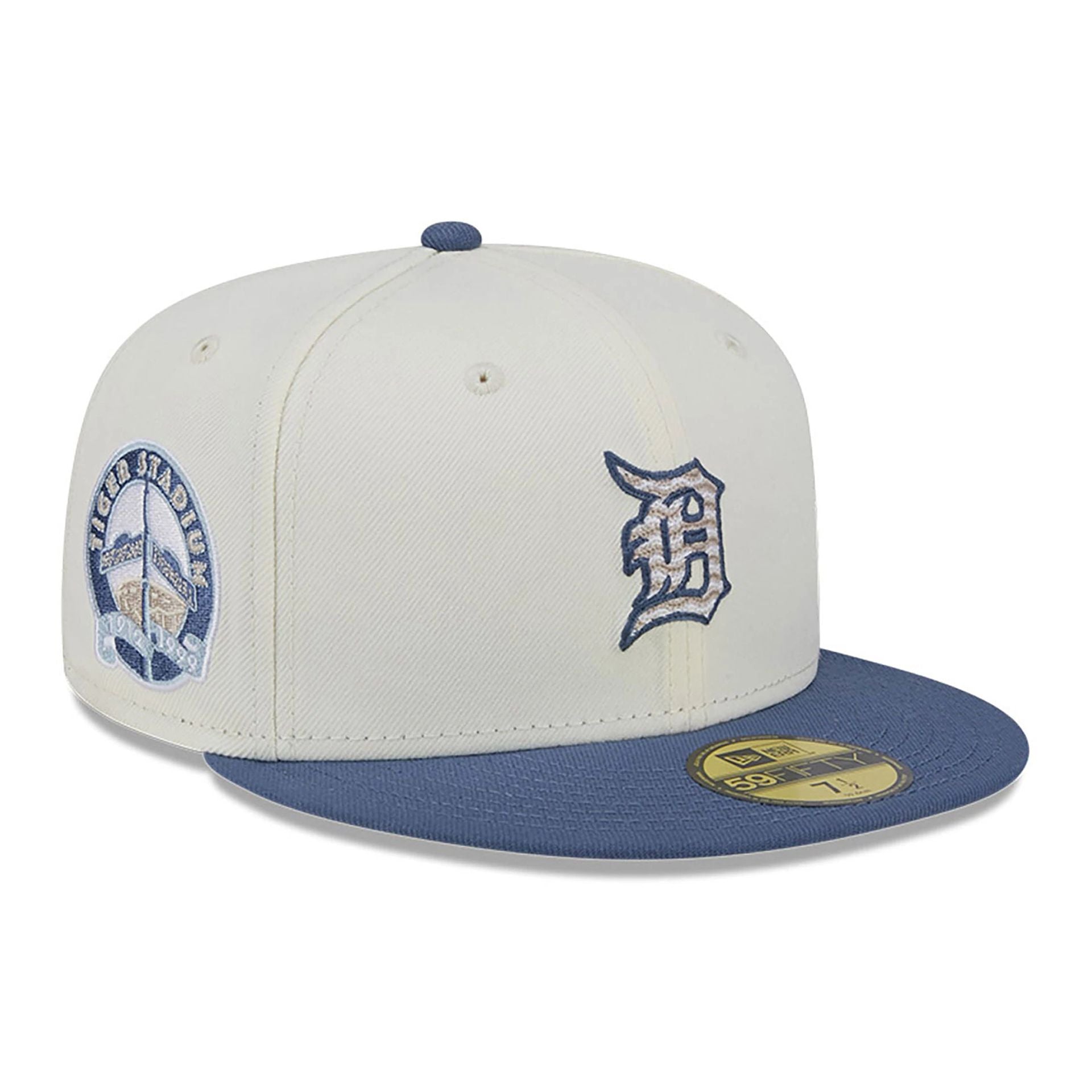 This is a Detroit Tigers Wavy Chainstitch White 59FIFTY Fitted Cap 1